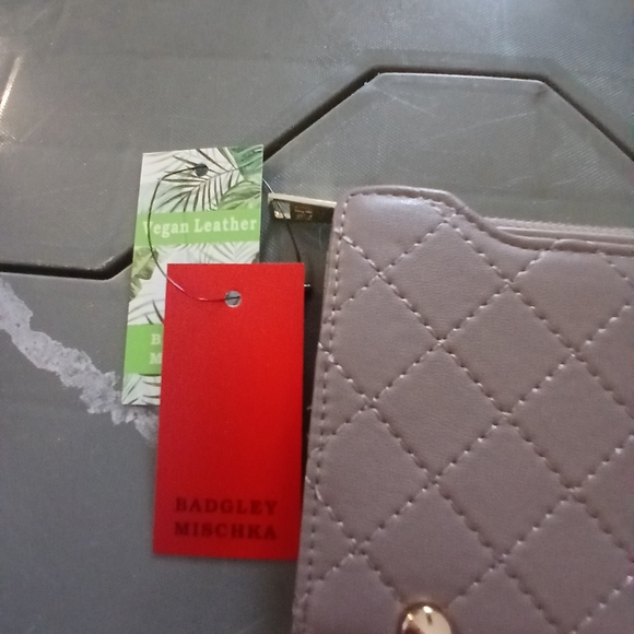 Badgley Mischka Taupe Quilted Long Cards Wallet New with Tags - Picture 3 of 5